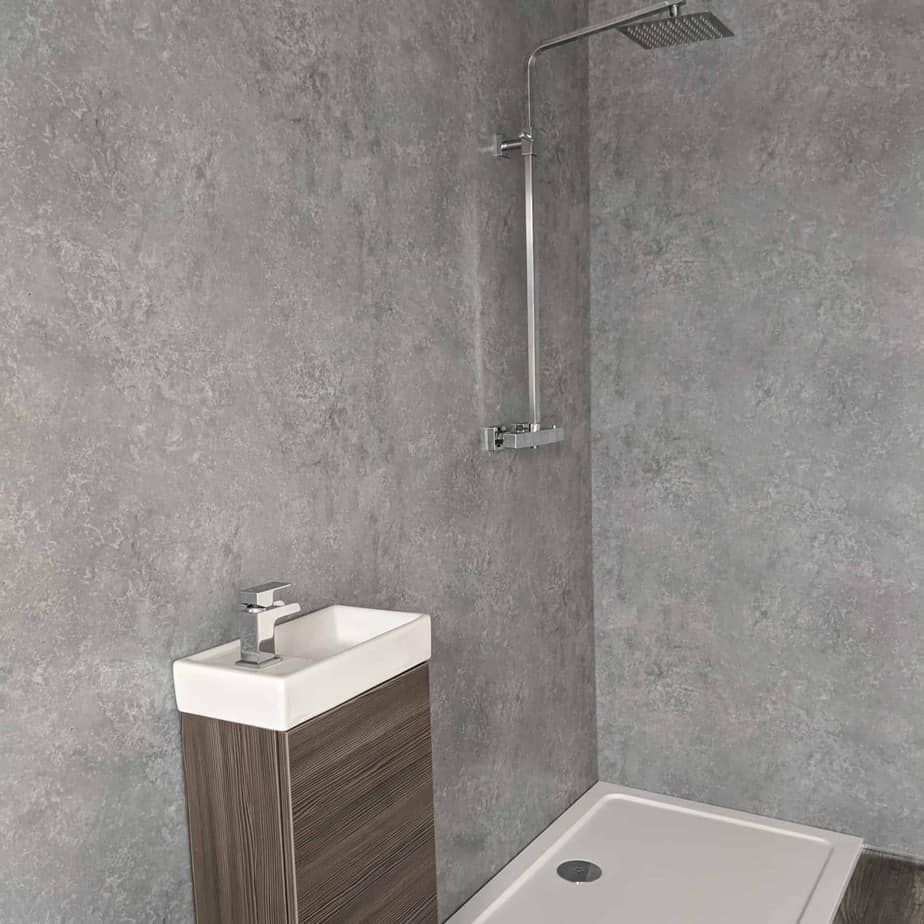 Panel de pared para baño Light Concrete de 8 mm (2,6 m)