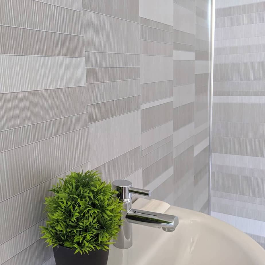 Panel de pared para baño Light Grey Mosaic de 8 mm (2,6 m)