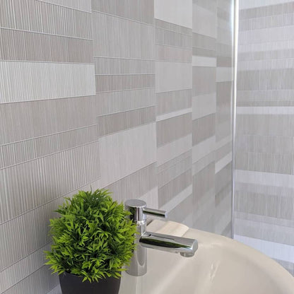Panel de pared para baño Light Grey Mosaic de 8 mm (2,6 m)