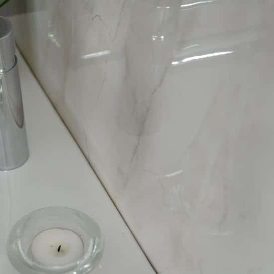 Panel de pared Lightning Marble de 8 mm (2,6 m)
